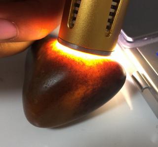 像烟雾一眼的籽料皮色你喜欢吗?和玉大叔细数和田玉油烟皮的特点