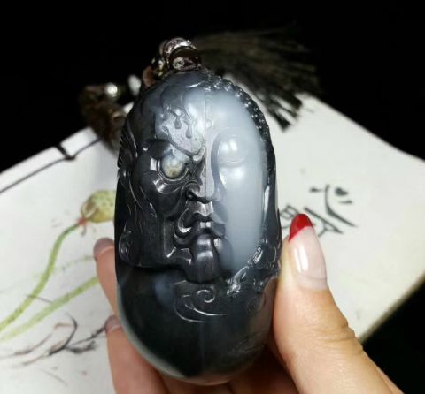 珍品,新疆和田玉籽料青花一念之间把件
