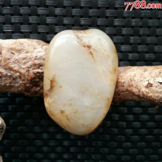 和田黑皮籽料