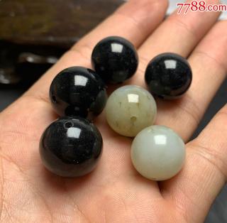 3904和田玉青花籽料墨玉白玉配珠6颗