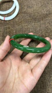 和田玉碧玉菠菜绿老坑料手镯,圈口58